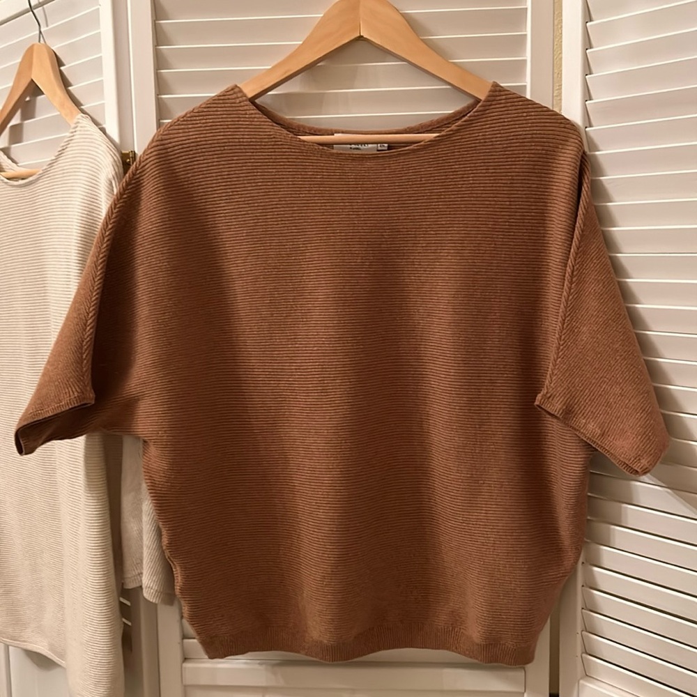 The Reset camel short sleeved ribbed sweater